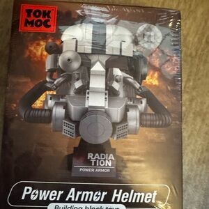 Power Armor Helmet Building Set - Black and Gray